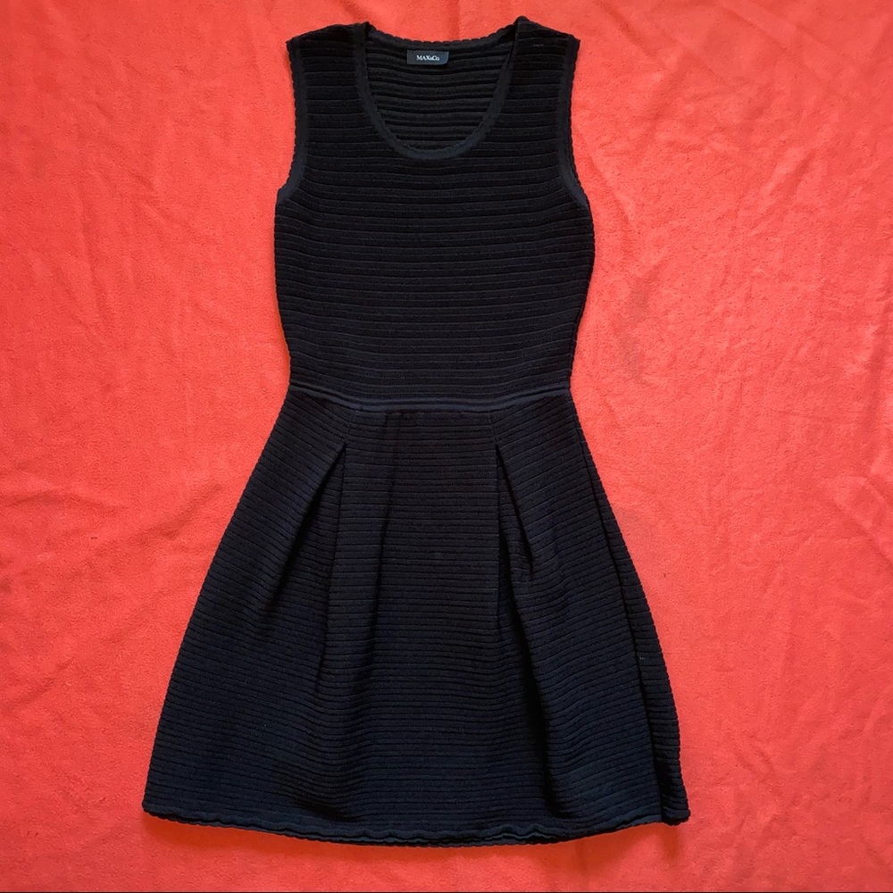 Seems new max&co fit and flare sleeveless sweet summer dress